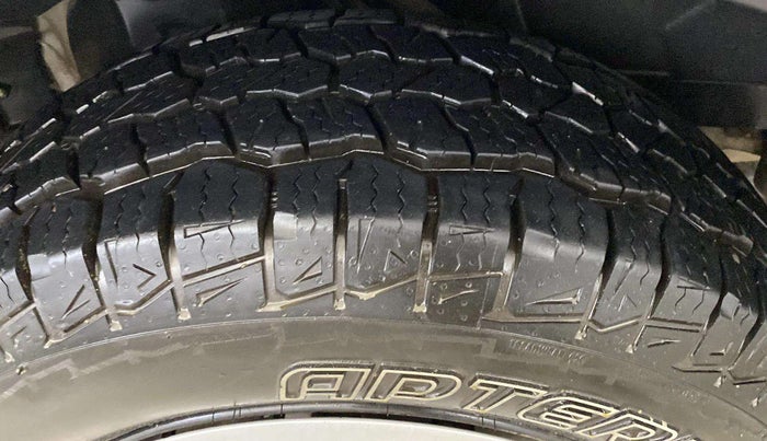 2018 Mahindra XUV500 W7, Diesel, Manual, 97,930 km, Left Front Tyre Tread