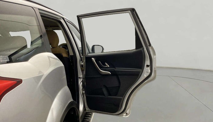 2018 Mahindra XUV500 W7, Diesel, Manual, 97,930 km, RHS Rear Door