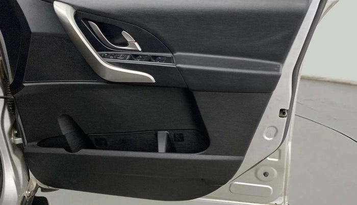 2018 Mahindra XUV500 W7, Diesel, Manual, 97,930 km, Driver Side Door Panels Control