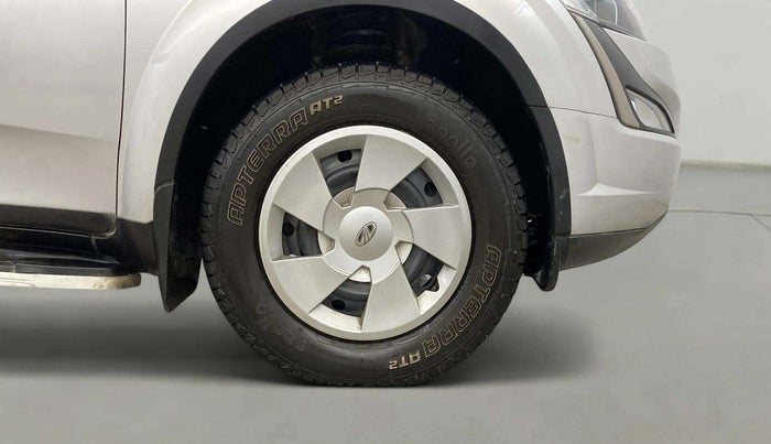 2018 Mahindra XUV500 W7, Diesel, Manual, 97,930 km, Right Front Wheel