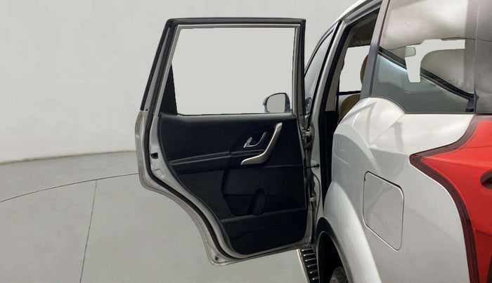 2018 Mahindra XUV500 W7, Diesel, Manual, 97,930 km, LHS Rear Door