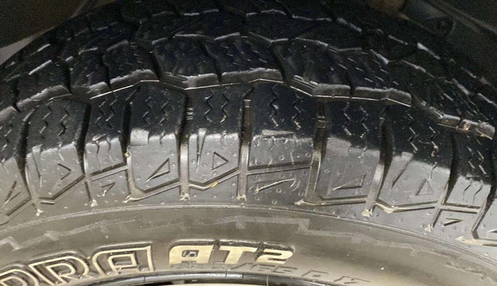 2018 Mahindra XUV500 W7, Diesel, Manual, 97,930 km, Right Front Tyre Tread