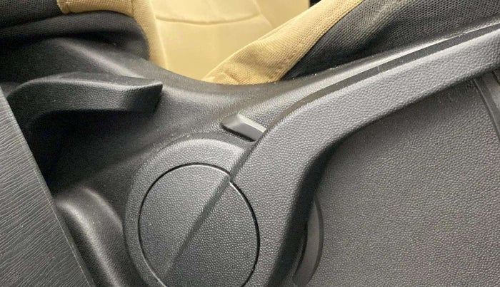 2018 Mahindra XUV500 W7, Diesel, Manual, 97,930 km, Driver Side Adjustment Panel