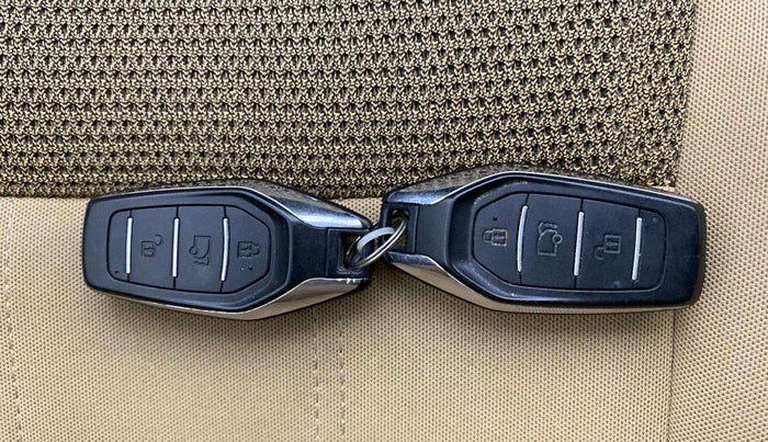 2018 Mahindra XUV500 W7, Diesel, Manual, 97,930 km, Key Close Up