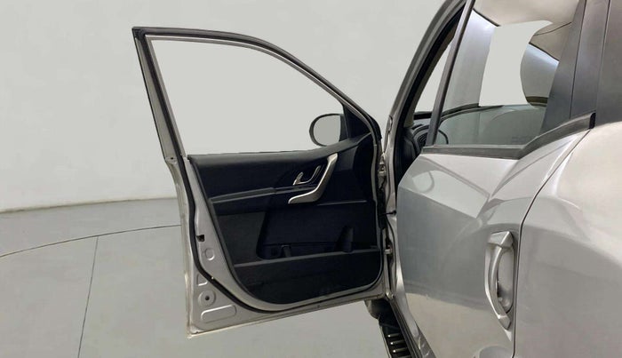 2018 Mahindra XUV500 W7, Diesel, Manual, 97,930 km, LHS Front Door