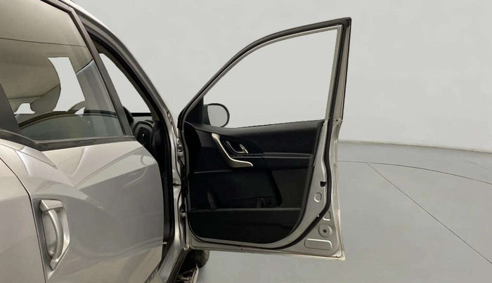 2018 Mahindra XUV500 W7, Diesel, Manual, 97,930 km, RHS Front Door