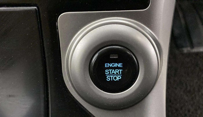 2018 Mahindra XUV500 W7, Diesel, Manual, 97,930 km, Keyless Start/ Stop Button