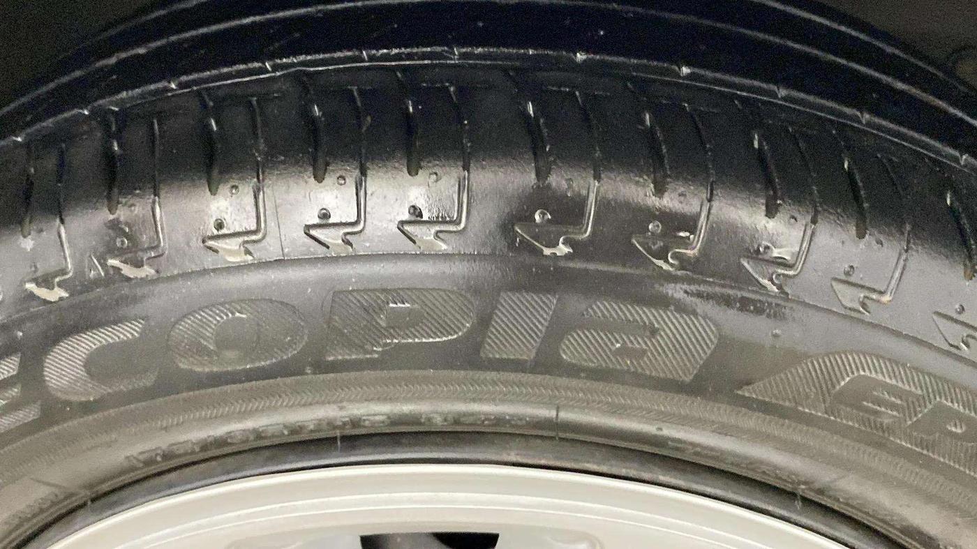 2017 Maruti IGNIS DELTA 1.2 AMT, Petrol, Automatic, 17,136 km, Right Front Tyre Tread