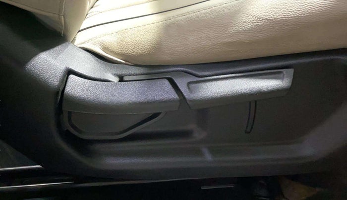 2022 Hyundai VENUE SX 1.2 PETROL, Petrol, Manual, 11,253 km, Driver Side Adjustment Panel
