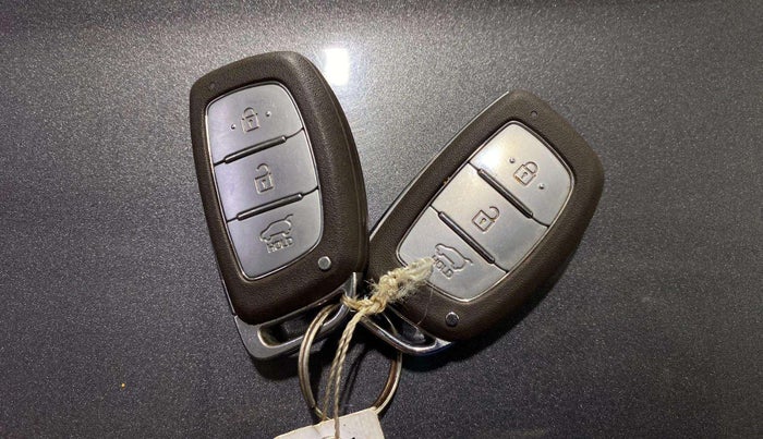 2022 Hyundai VENUE SX 1.2 PETROL, Petrol, Manual, 11,253 km, Key Close Up