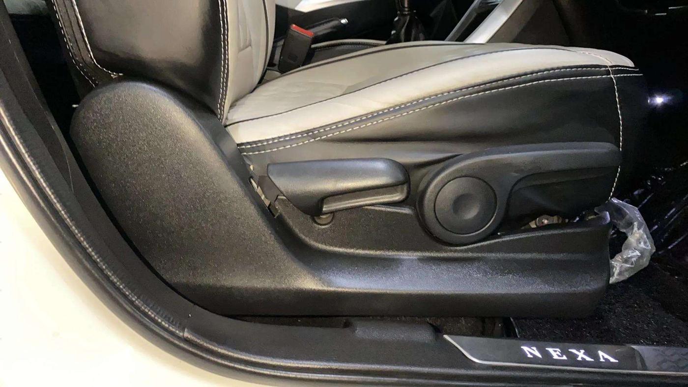 2022 Maruti S Cross ZETA 1.5, Petrol, Manual, 28,158 km, Driver Side Adjustment Panel