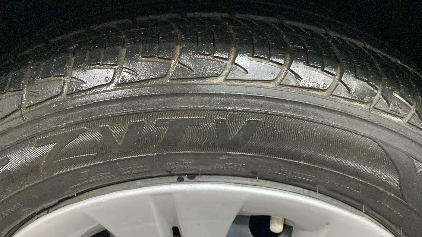 2019 Volkswagen Ameo COMFORTLINE 1.0L, Petrol, Manual, 7,219 km, Left Front Tyre Tread