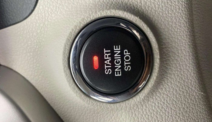 2019 Mahindra XUV300 W8 1.2 PETROL, Petrol, Manual, 49,408 km, Keyless Start/ Stop Button