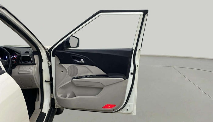 2019 Mahindra XUV300 W8 1.2 PETROL, Petrol, Manual, 49,408 km, RHS Front Door