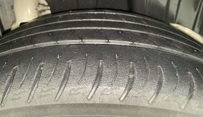 2019 Mahindra XUV300 W8 1.2 PETROL, Petrol, Manual, 49,408 km, Left Rear Tyre Tread