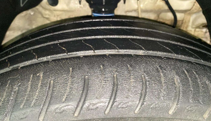 2019 Mahindra XUV300 W8 1.2 PETROL, Petrol, Manual, 49,408 km, Left Front Tyre Tread