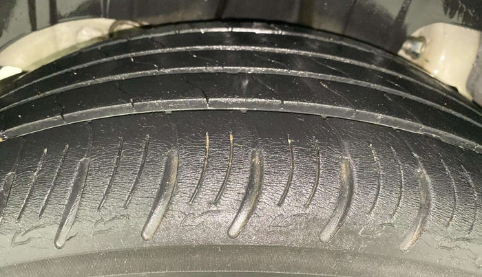 2019 Mahindra XUV300 W8 1.2 PETROL, Petrol, Manual, 49,408 km, Right Rear Tyre Tread
