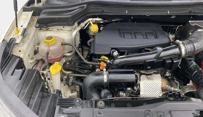 2019 Mahindra XUV300 W8 1.2 PETROL, Petrol, Manual, 49,408 km, Engine View - Right