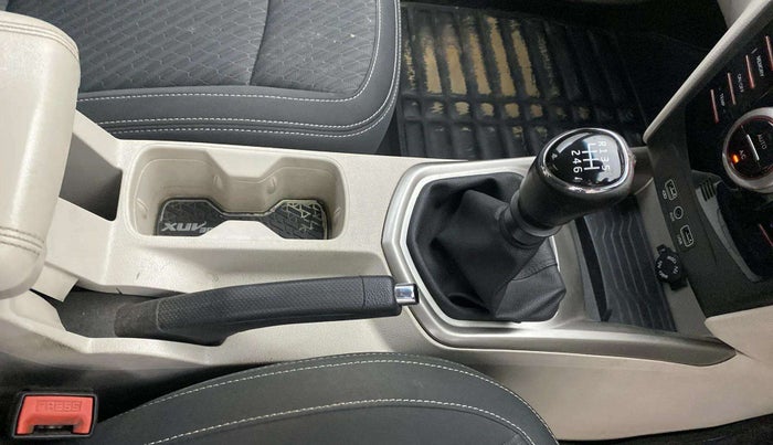 2019 Mahindra XUV300 W8 1.2 PETROL, Petrol, Manual, 49,408 km, Gear Lever