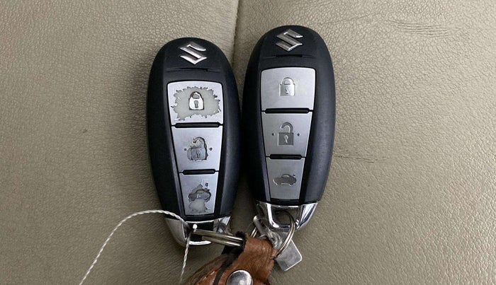 2019 Maruti Ciaz ALPHA  AT 1.5 SHVS PETROL, Petrol, Automatic, 56,815 km, Key Close Up