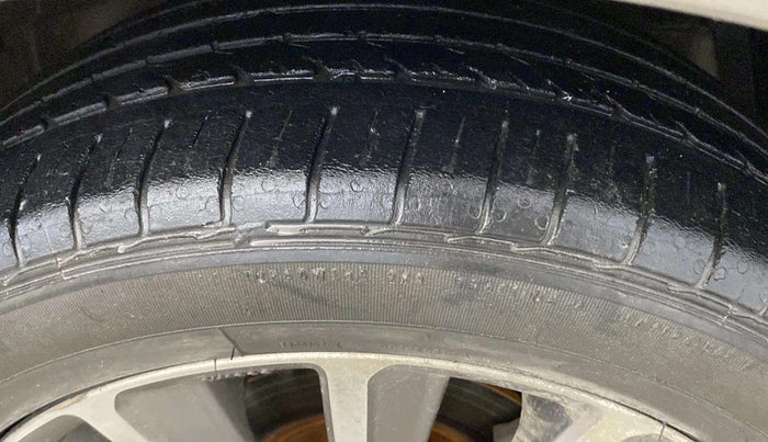 2019 Maruti Ciaz ALPHA  AT 1.5 SHVS PETROL, Petrol, Automatic, 56,815 km, Right Front Tyre Tread
