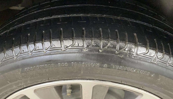 2019 Maruti Ciaz ALPHA  AT 1.5 SHVS PETROL, Petrol, Automatic, 56,815 km, Left Front Tyre Tread