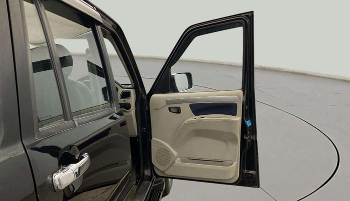 2021 Mahindra Scorpio S11 2WD, Diesel, Manual, 49,352 km, RHS Front Door