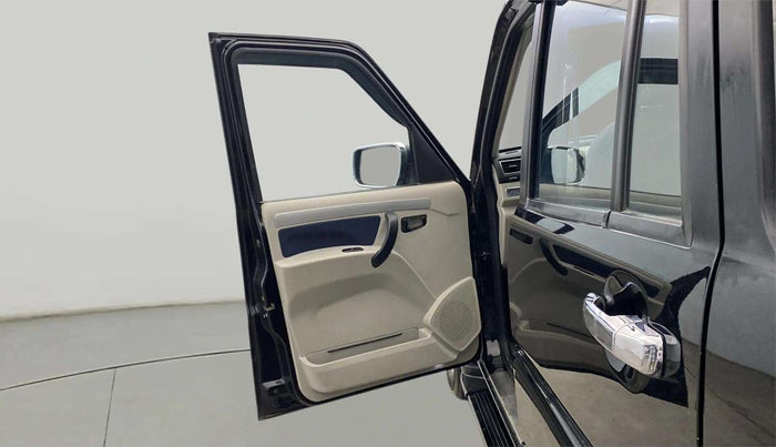 2021 Mahindra Scorpio S11 2WD, Diesel, Manual, 49,352 km, LHS Front Door