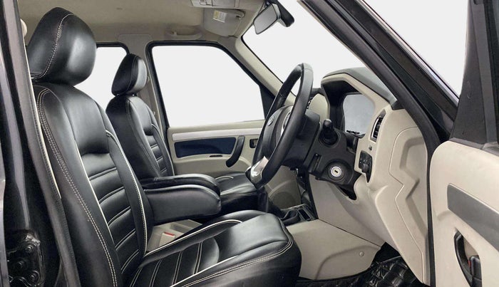 2021 Mahindra Scorpio S11 2WD, Diesel, Manual, 49,352 km, Right Side Front Door Cabin