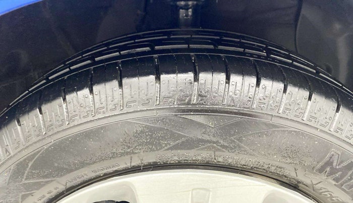 2019 Hyundai Grand i10 SPORTZ 1.2 KAPPA VTVT, CNG, Manual, 32,506 km, Right Front Tyre Tread