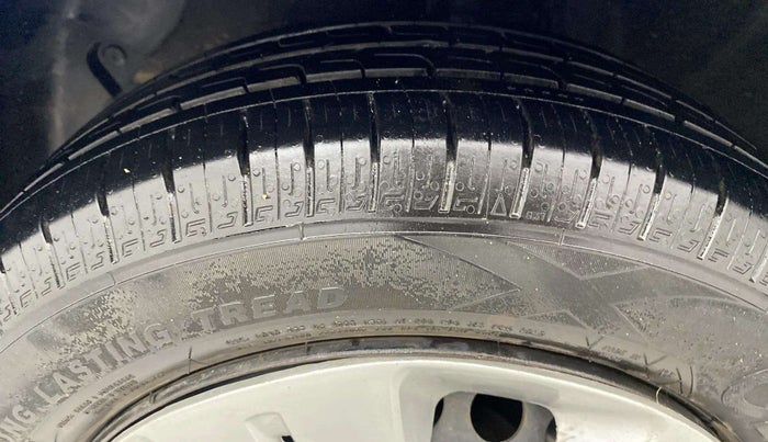 2019 Hyundai Grand i10 SPORTZ 1.2 KAPPA VTVT, CNG, Manual, 32,506 km, Left Front Tyre Tread