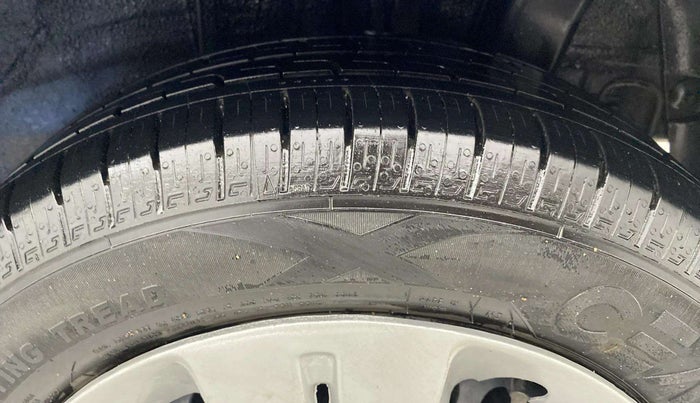 2019 Hyundai Grand i10 SPORTZ 1.2 KAPPA VTVT, CNG, Manual, 32,506 km, Left Rear Tyre Tread