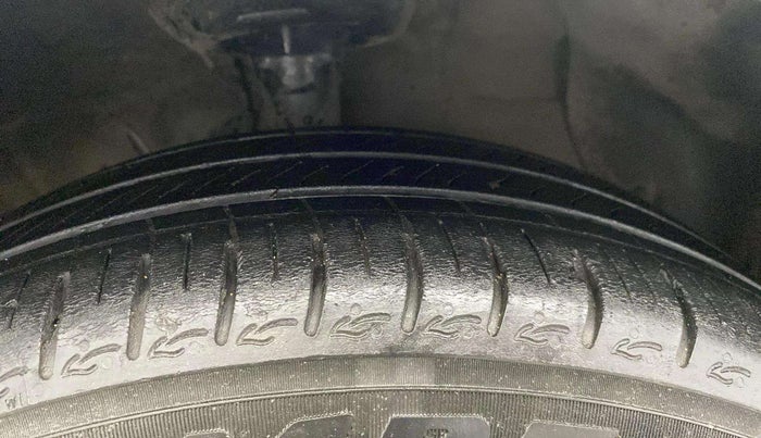 2023 Hyundai AURA SX 1.2 CNG, CNG, Manual, 42,925 km, Right Front Tyre Tread