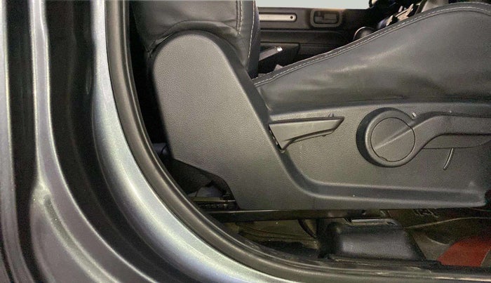 2021 Mahindra Thar LX D AT 4WD HT, Diesel, Automatic, 37,515 km, Driver Side Adjustment Panel