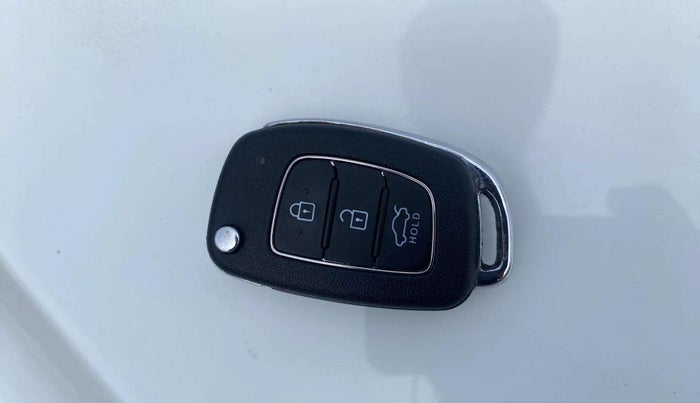 2021 Hyundai GRAND I10 NIOS SPORTZ AMT 1.2 KAPPA VTVT, Petrol, Automatic, 25,052 km, Key Close Up