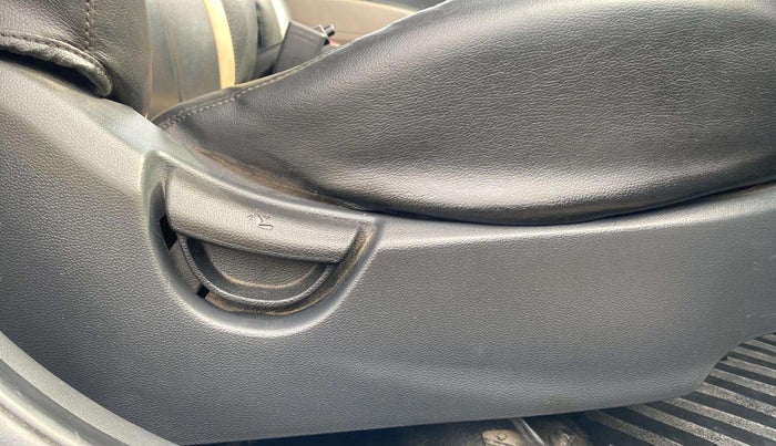 2015 Hyundai Grand i10 MAGNA 1.2 KAPPA VTVT, Petrol, Manual, 44,883 km, Driver Side Adjustment Panel
