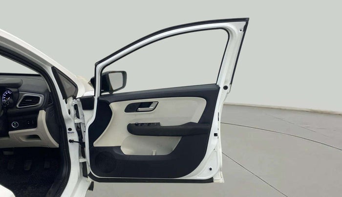 2024 Tata ALTROZ XZ + SUNROOF, Petrol, Manual, 7,771 km, RHS Front Door