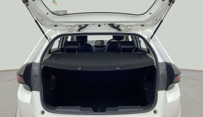 2024 Tata ALTROZ XZ + SUNROOF, Petrol, Manual, 7,771 km, Boot Open Zoomed View