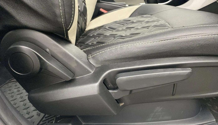 2024 Tata ALTROZ XZ + SUNROOF, Petrol, Manual, 7,771 km, Driver Side Adjustment Panel