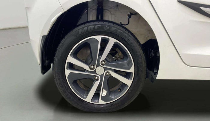 2024 Tata ALTROZ XZ + SUNROOF, Petrol, Manual, 7,771 km, Right Rear Wheel