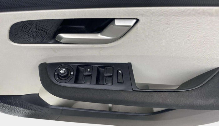 2024 Tata ALTROZ XZ + SUNROOF, Petrol, Manual, 7,771 km, Driver Side Door Panels Control