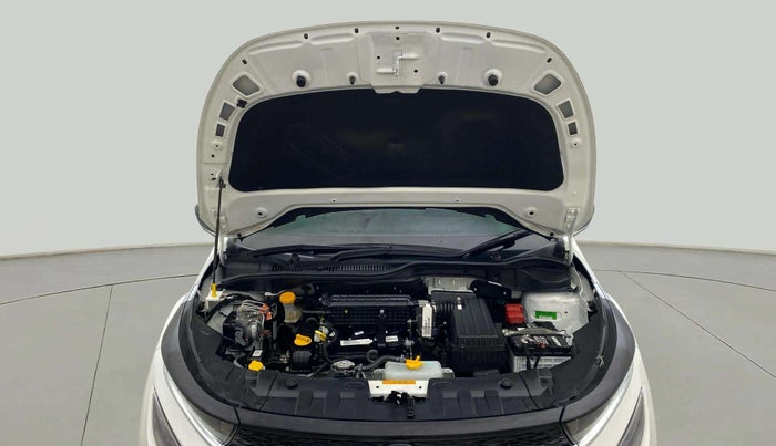 2024 Tata ALTROZ XZ + SUNROOF, Petrol, Manual, 7,771 km, Open Bonet