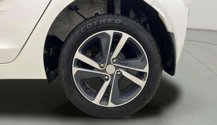 2024 Tata ALTROZ XZ + SUNROOF, Petrol, Manual, 7,771 km, Left Rear Wheel
