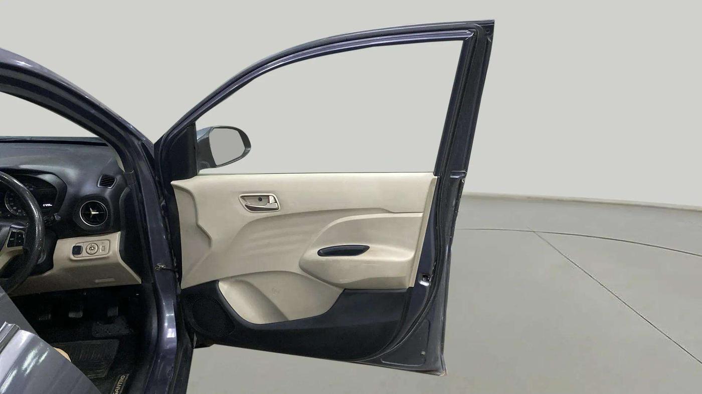 2018 Hyundai NEW SANTRO SPORTZ CNG, CNG, Manual, 67,399 km, RHS Front Door