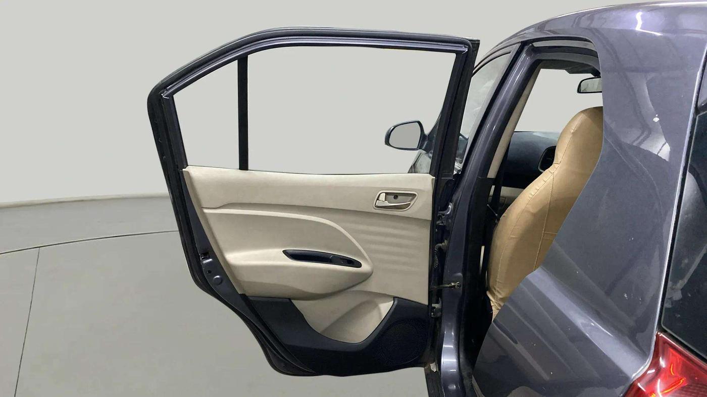 2018 Hyundai NEW SANTRO SPORTZ CNG, CNG, Manual, 67,399 km, LHS Rear Door