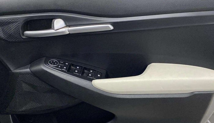 2022 KIA SELTOS HTK PLUS 1.5 IMT, Petrol, Manual, 20,460 km, Driver Side Door Panels Control