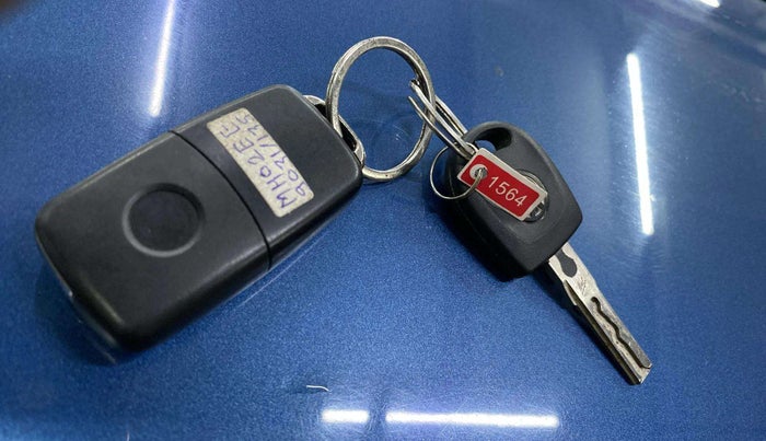 2016 Volkswagen Ameo HIGHLINE1.2L, Petrol, Manual, 29,578 km, Key Close Up