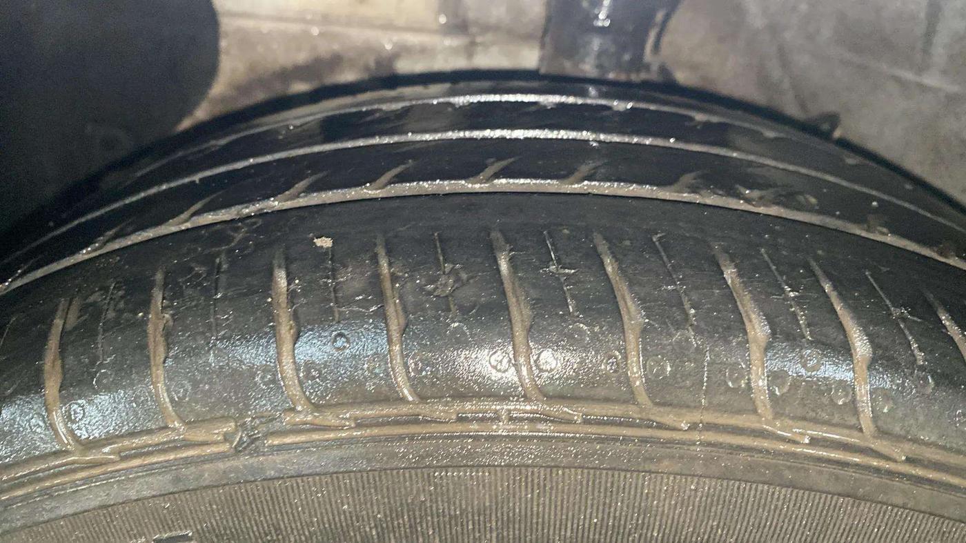 2021 Hyundai AURA SX PLUS 1.2 AMT, Petrol, Automatic, 22,467 km, Left Front Tyre Tread