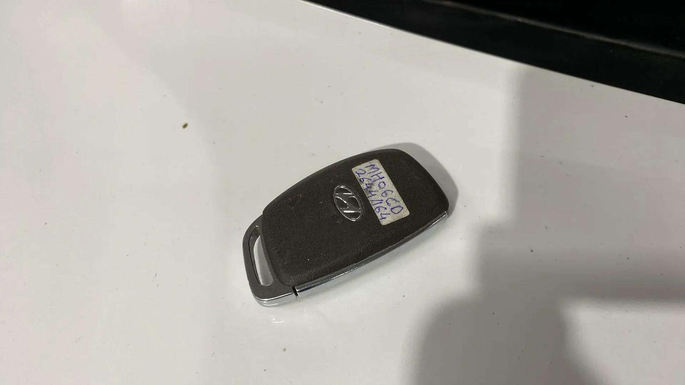 2021 Hyundai AURA SX PLUS 1.2 AMT, Petrol, Automatic, 22,467 km, Key Close Up