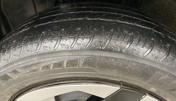 2021 Nissan MAGNITE XL TURBO, Petrol, Manual, 52,012 km, Left Front Tyre Tread
